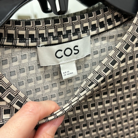 COS Geometric Jersey Top - Picture 3 of 4